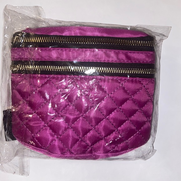 Stylish Waist/Hip Bag with gold Zipper hardware - Picture 16 of 16